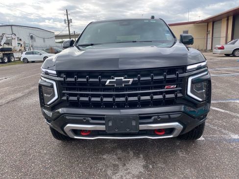 Used 2025 Chevrolet Suburban Z71 image 8