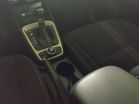 Used 2025 Hyundai Venue SEL FWD image 26