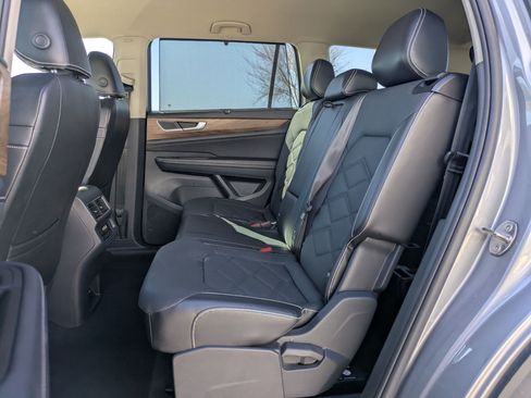 Used 2024 Volkswagen Atlas SE AWD/4WD image 28