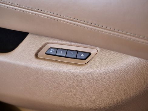 Used 2017 Cadillac Escalade Platinum image 30