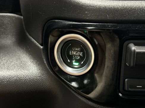 Used 2025 GMC Sierra 1500 SLT AWD/4WD image 21