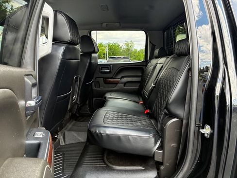 Used 2018 GMC Sierra 2500 SLE w/ HD SLE Preferred Plus Package AWD/4WD image 29