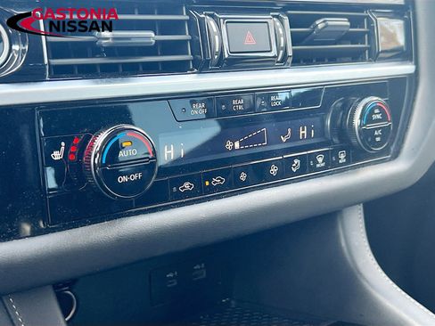 Used 2024 Nissan Pathfinder SV image 19