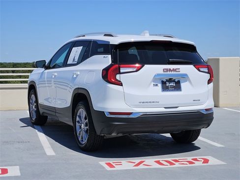 Used 2024 GMC Terrain SLT image 5