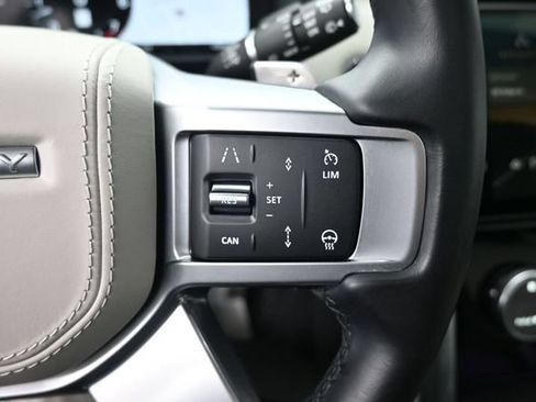 Used 2024 Land Rover Discovery Metropolitan Edition AWD/4WD image 19