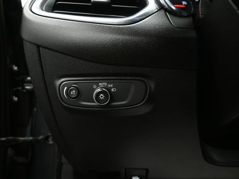 Used 2019 Chevrolet Equinox LS AWD/4WD image 12