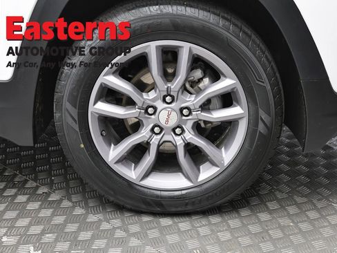 Used 2024 GMC Terrain SLT image 33