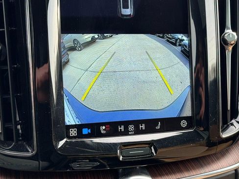 Certified 2023 Volvo XC60 B6 Ultimate w/ Climate Package image 23