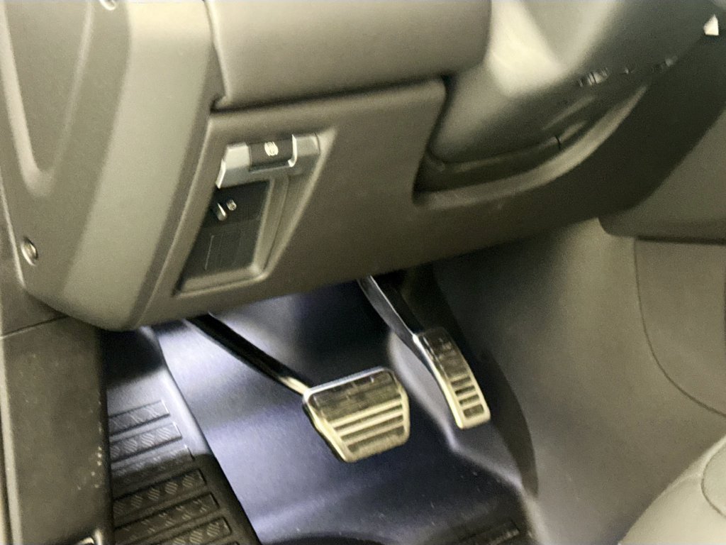 New 2026 Land Rover Defender 110 OCTA AWD/4WD image 9