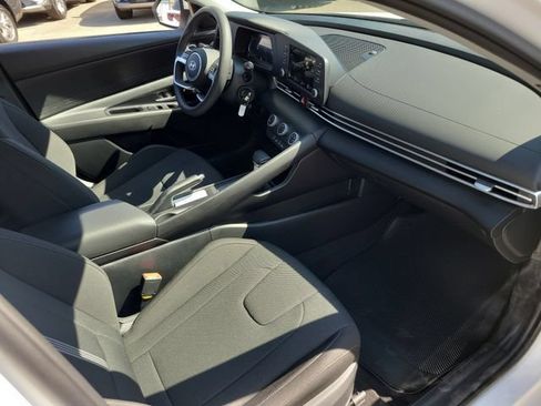 New 2026 Hyundai Elantra SE FWD image 18
