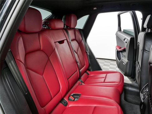 Used 2025 Porsche Macan S AWD/4WD image 24