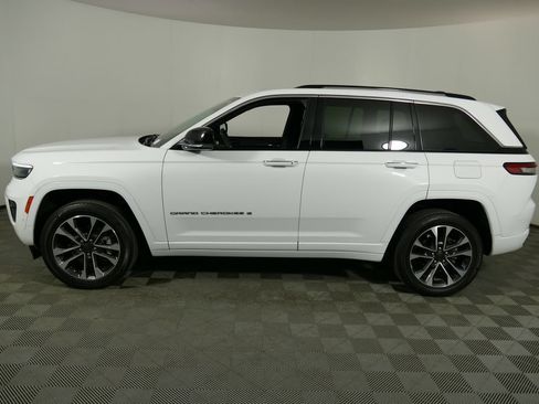 Used 2023 Jeep Grand Cherokee Overland w/ Luxury Tech Group IV AWD/4WD image 6