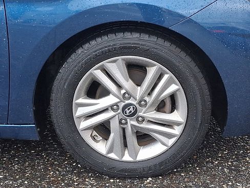 Used 2019 Hyundai Elantra SEL image 14