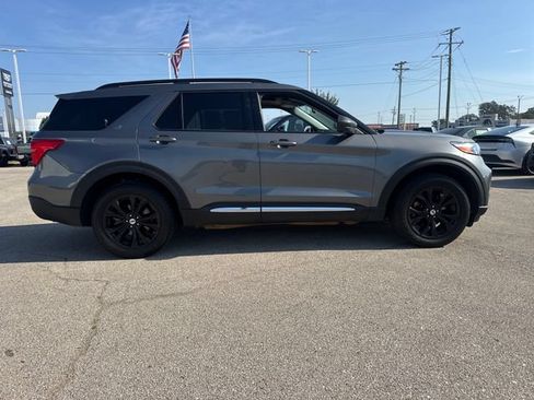 Used 2022 Ford Explorer XLT w/ Equipment Group 202A AWD/4WD image 9