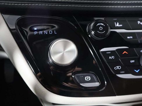 Used 2023 Chrysler Pacifica Touring-L FWD image 46