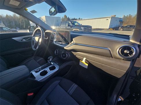 New 2025 Chevrolet Blazer LT w/ Convenience Package image 30