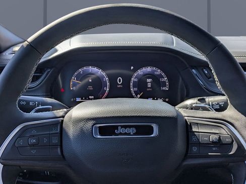 Used 2026 Jeep Grand Cherokee Limited image 30