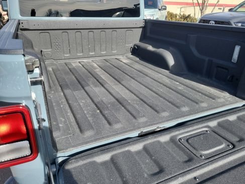 Used 2025 Jeep Gladiator Sport image 23