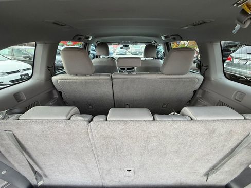 Used 2018 Toyota Highlander LE image 12