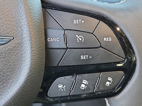 Used 2022 Chrysler Pacifica Touring image 21