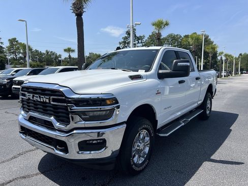 Used 2025 RAM 2500 Big Horn AWD/4WD image 5