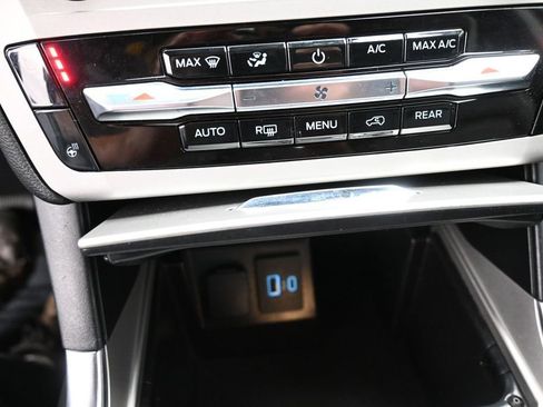 Used 2024 Ford Explorer XLT w/ Equipment Group 202A AWD/4WD image 36