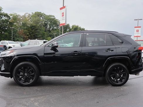 Used 2022 Toyota RAV4 SE w/ Convenience Package AWD/4WD image 3