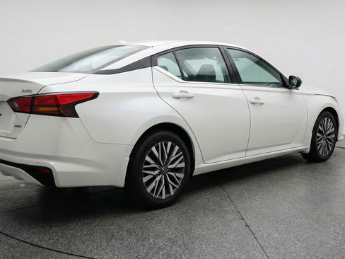 Used 2025 Nissan Altima 2.5 SV image 9