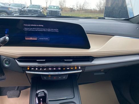 Used 2024 Cadillac XT4 Luxury w/ Cold Weather Package image 16