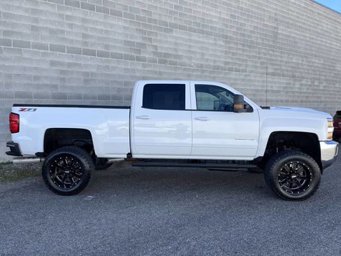 Used 2019 Chevrolet Silverado 2500 LT image 4
