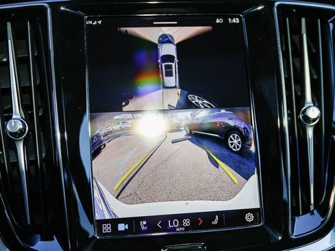 Used 2025 Volvo V60 B5 Cross Country Plus image 25