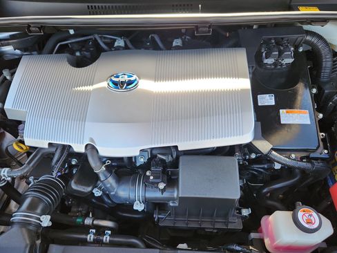 Used 2018 Toyota Prius Three image 15