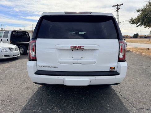 Used 2016 GMC Yukon XL SLT image 4