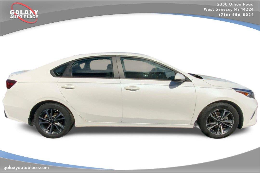 Used 2023 Kia Forte LXS w/ LXS Technology Package FWD image 4