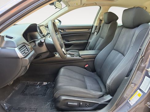 Used 2018 Honda Accord EX image 9