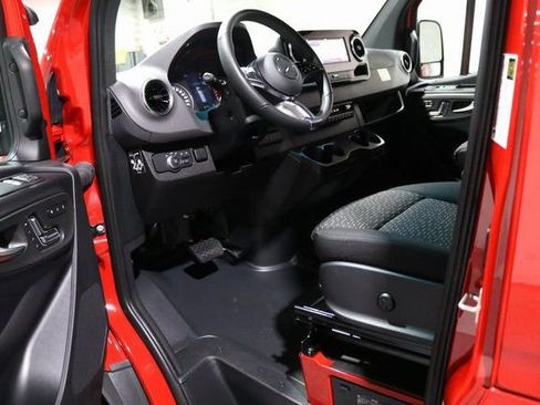 Used 2025 Mercedes-Benz Sprinter 2500 image 19