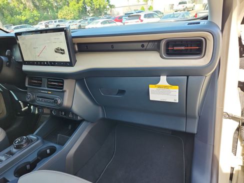 Certified 2025 Ford Maverick Lariat image 19