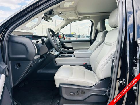 Used 2025 Ford Expedition Active AWD/4WD image 3