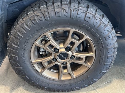 Used 2020 Toyota Land Cruiser Heritage Edition image 9