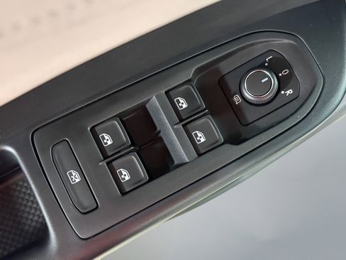 New 2025 Volkswagen Taos SE image 20