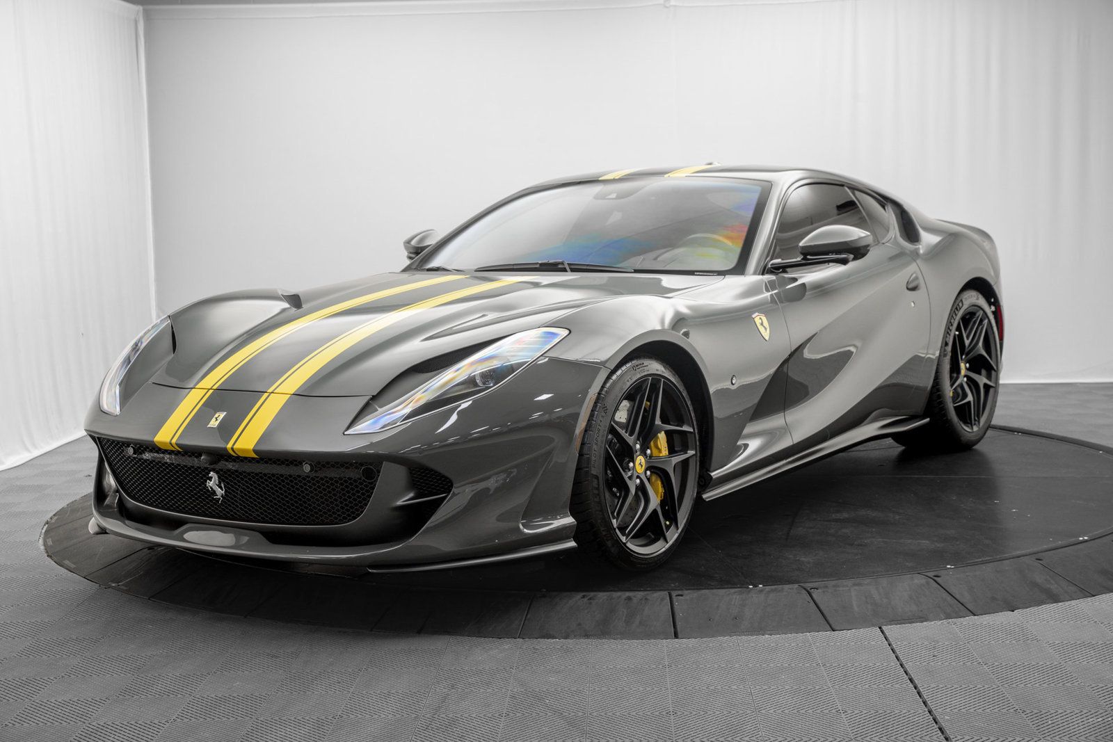 Used 2020 Ferrari 812 Superfast RWD image 3
