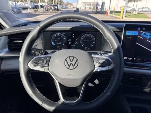 New 2026 Volkswagen Tiguan SE image 12