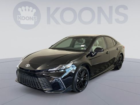 Used 2025 Toyota Camry SE w/ Multimedia Upgrade Package image 1