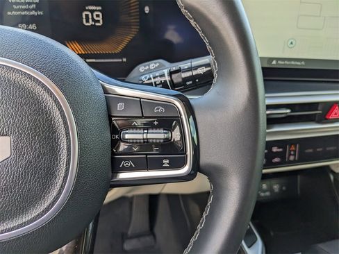 Certified 2025 Kia Sorento EX image 32