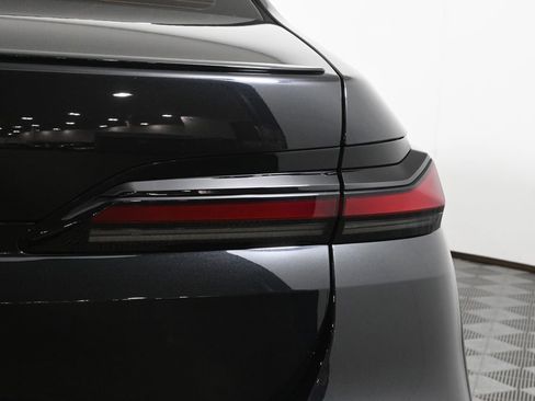 Used 2025 BMW 740i xDrive AWD/4WD image 13