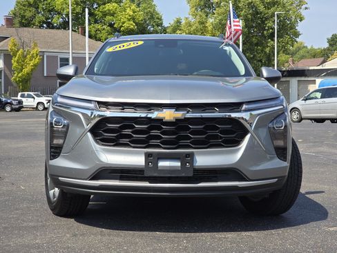Used 2025 Chevrolet Trax LT FWD image 17