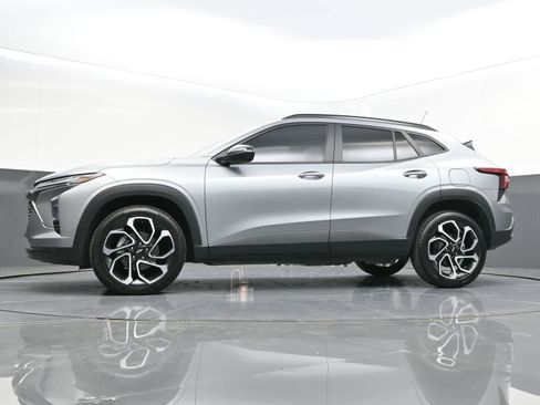 Used 2025 Chevrolet Trax RS w/ Driver Confidence Package image 35