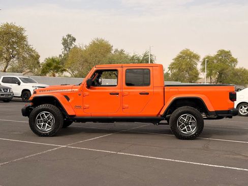 Used 2025 Jeep Gladiator Rubicon AWD/4WD image 3