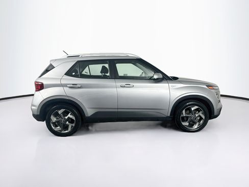 Used 2025 Hyundai Venue SEL FWD image 10