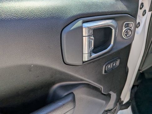 Used 2025 Jeep Gladiator Sport AWD/4WD image 10